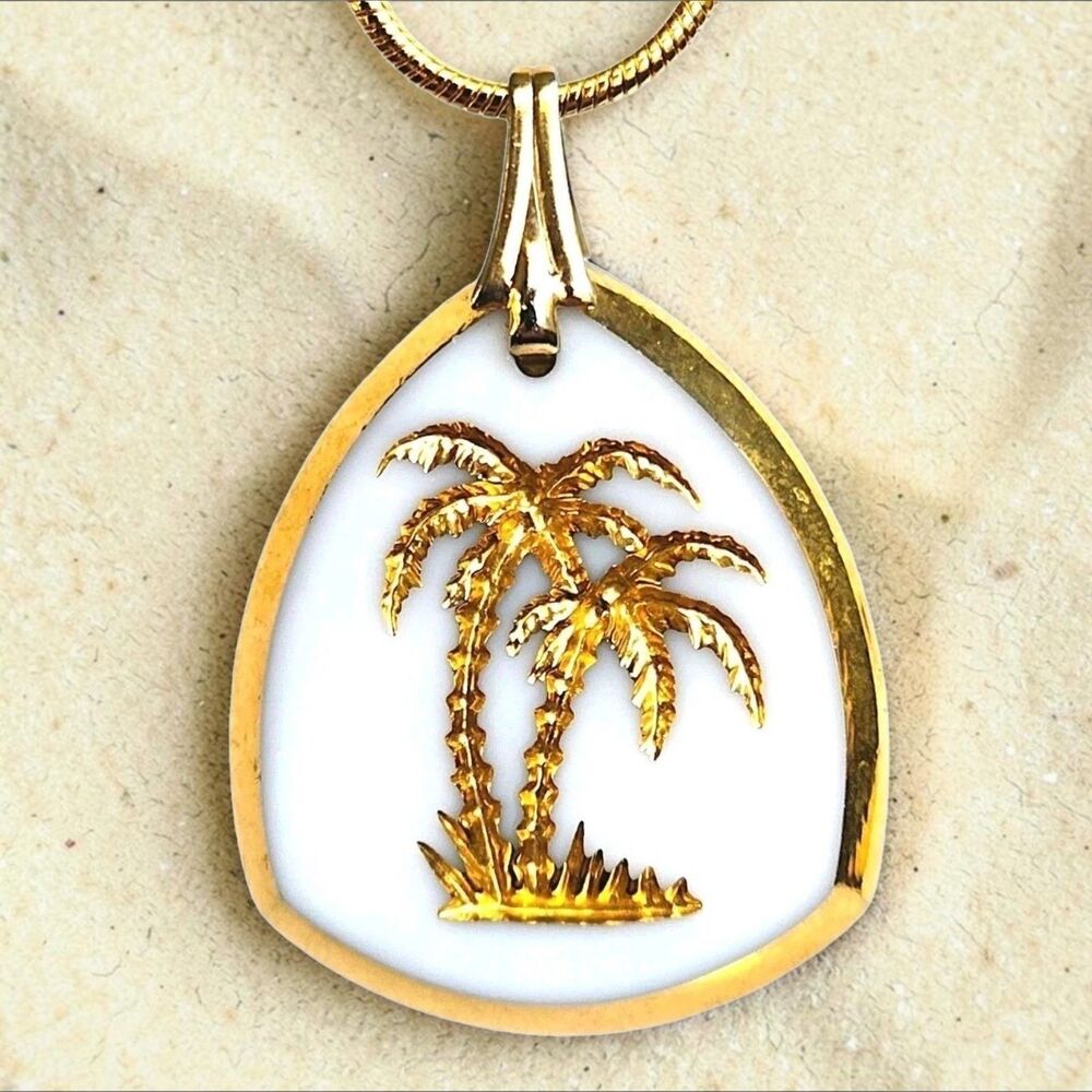 Vintage White & Gold Palm Tree Carved Glass Necklace Intaglio Tropical Retro 24"